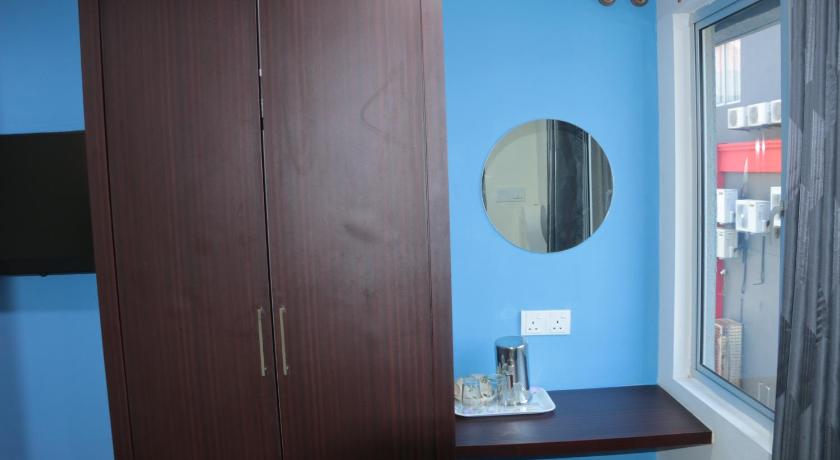 Image of Deluxe Queen Room 8