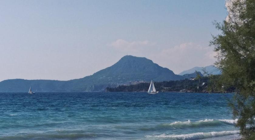 Apartments Kuce Lekovica Beach & snack bar- Bistro photo