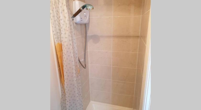 private-ensuite-room Limerick city stay photo