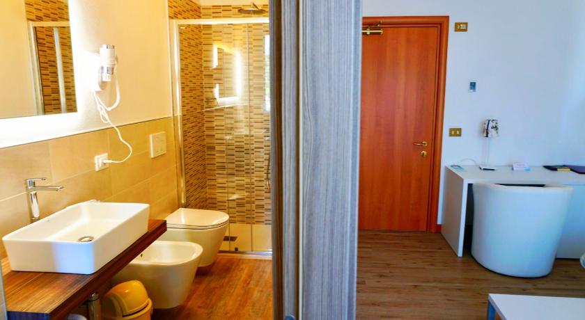 Image of Junior Suite with Balcony 11
