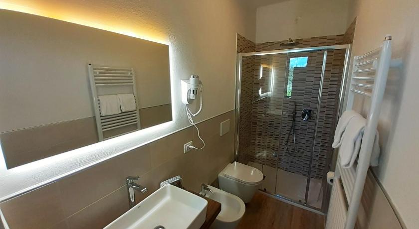 Image of Deluxe Twin Room with Lake View 15