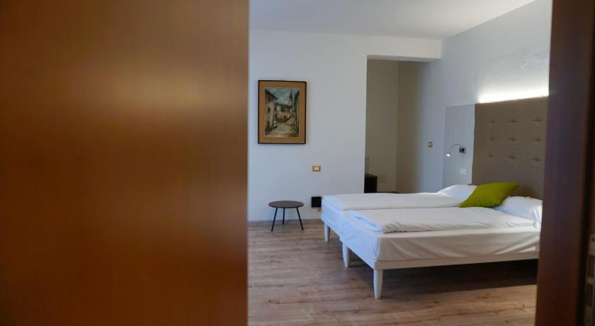 Image of Deluxe Family Room 8