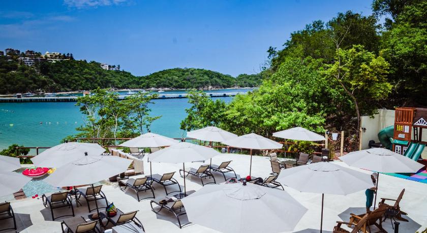 Binniguenda Huatulco & Beach Club