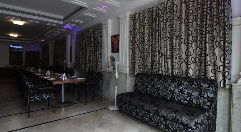 Hotel Saaket Residency - Hotel in Daba Gardens