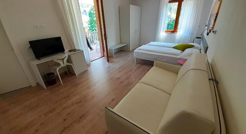 Image of Double or Twin Room with Mountain View 11