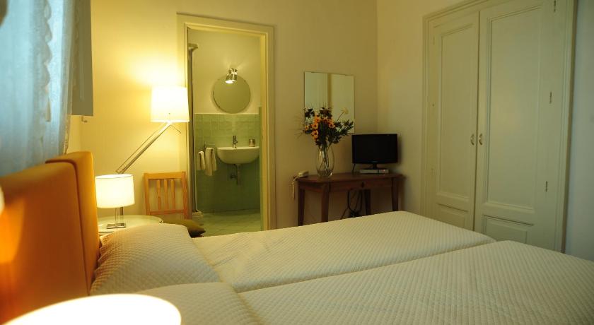 Image of Twin Room 3