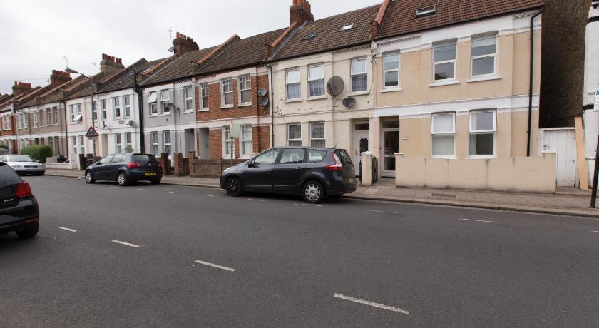272&294 Franciscan Road Rooms&Studios by EveryWhere to Sleep London