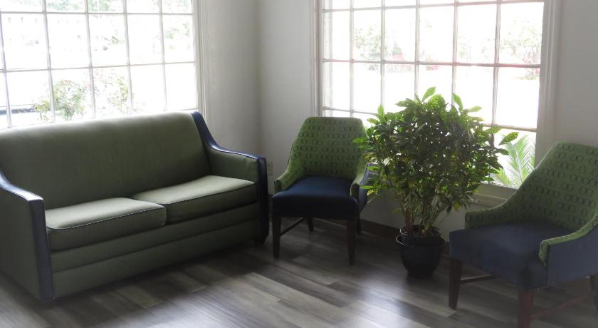 Travelodge by Wyndham Walterboro photo