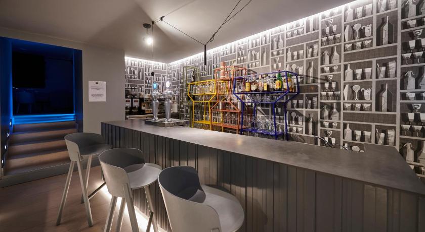 イサバ Hostal Lola Isaba 1つ星 ホテル ロビー