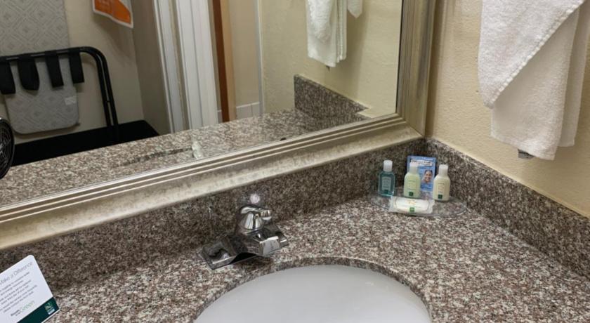 Quality Inn and Suites Pensacola Bayview