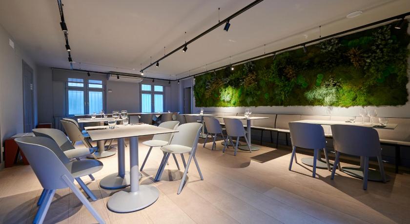 イサバ Hostal Lola Isaba 1つ星 ホテル 外観