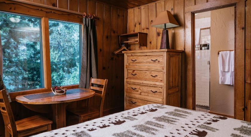 Tamarack Lodge photo