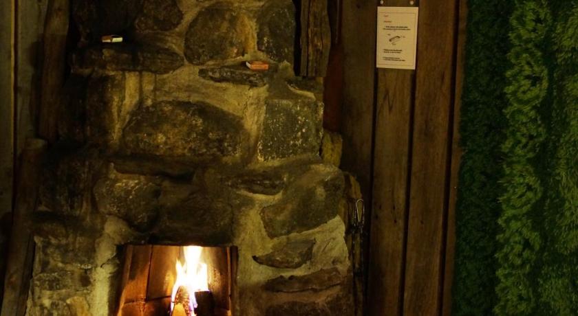 Image of Cottage with Shared Bathroom 5