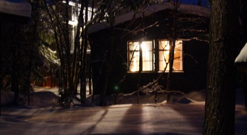 Image of Cottage with Shared Bathroom 9
