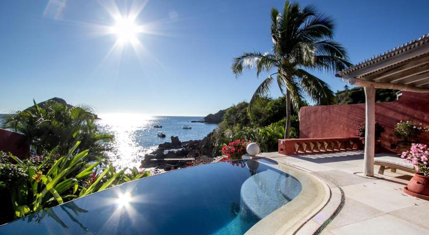 Casa Azul &amp; Casa Carioca in Careyes — Hotel in Costa Careyes