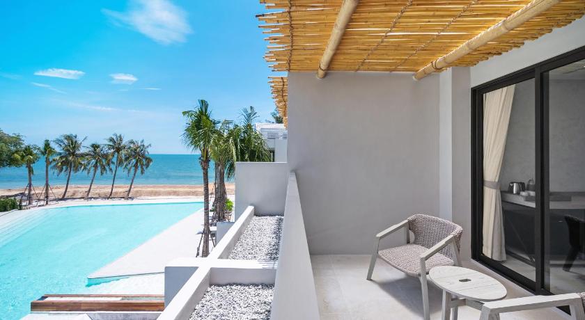 Image of Deluxe Sea View Twin Room 6
