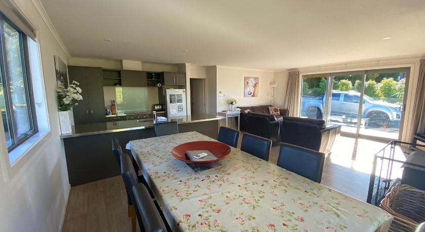 Ribbonwood Cottage photo