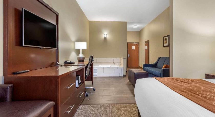 Image of 1 King Bed, Suite, Nonsmoking 6