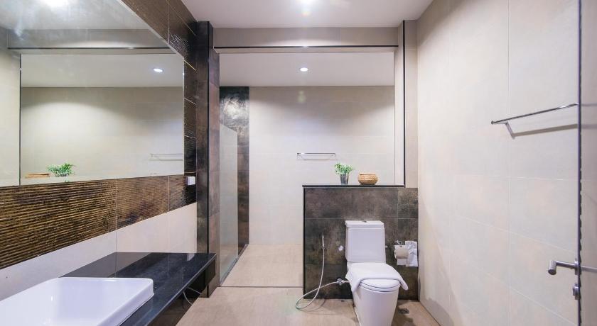 a bathroom with a toilet, sink, and bathtub, The Sea-Cret Garden Hua-Hin Hotel in Hua Hin / Cha-am