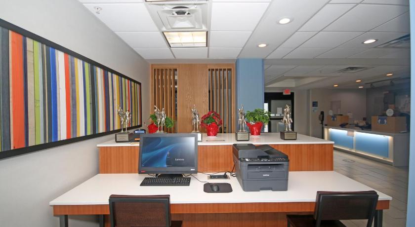 Holiday Inn Express Troutville-Roanoke North photo