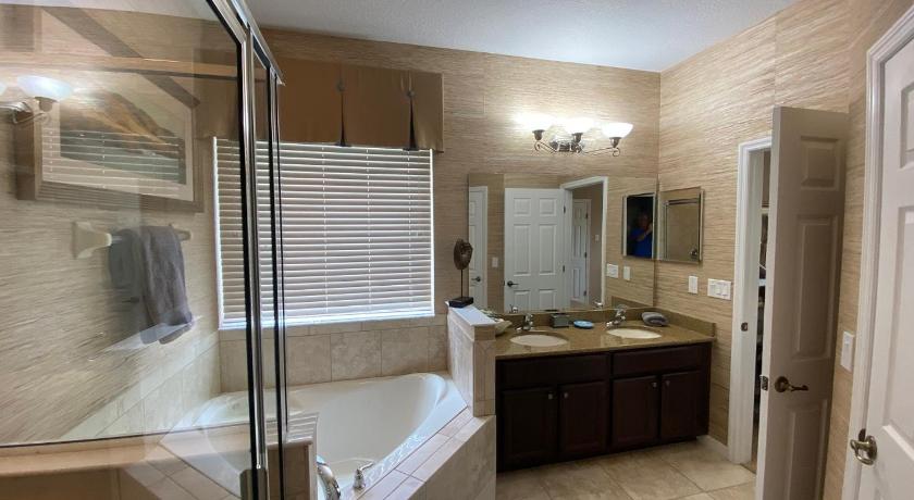 Platinum Vacation Homes photo