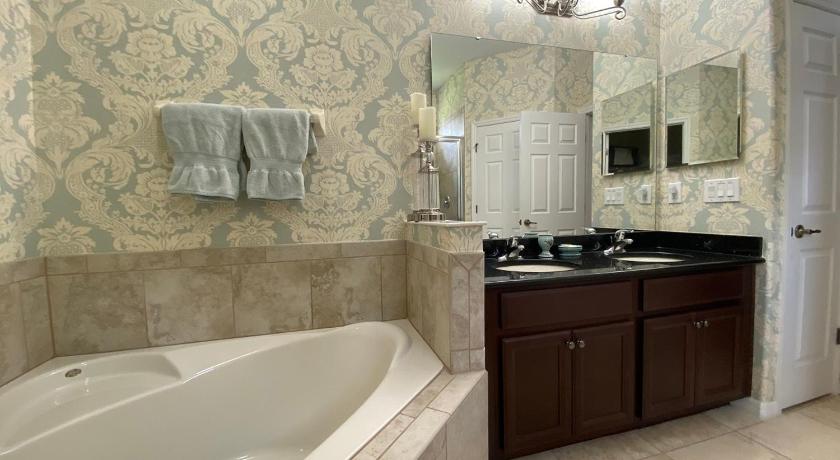 Platinum Vacation Homes photo