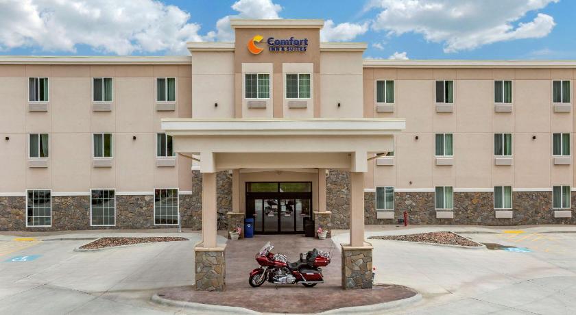 Comfort Inn & Suites Near Mt. Rushmore