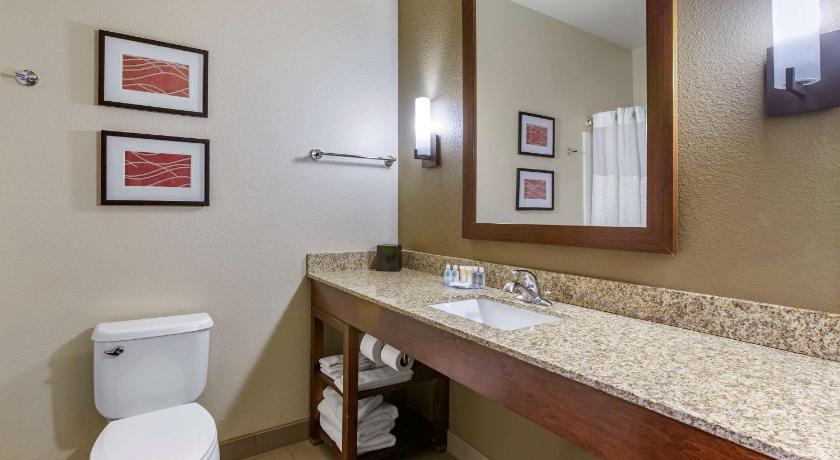 Comfort Inn & Suites Near Mt. Rushmore