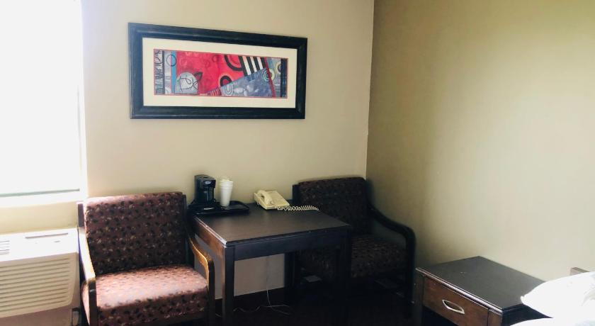 Super 8 by Wyndham Omaha SW photo