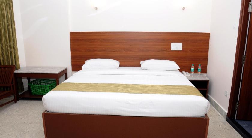 Deluxe Double Room (2 Adults + 1 Child)