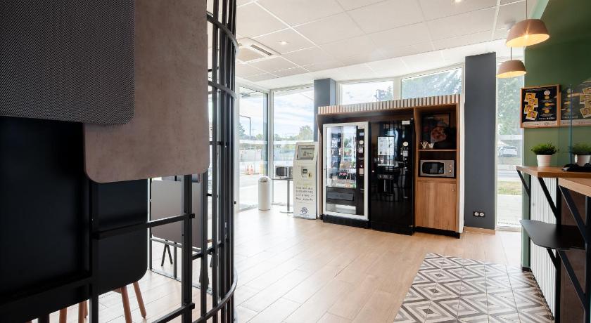 B&B HOTEL Massy Gare TGV photo