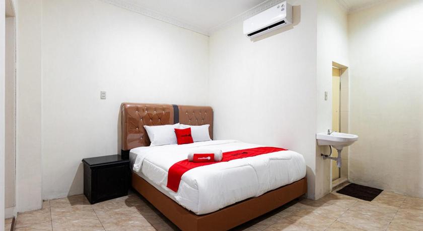 RedDoorz near Yuki Simpang Raya Mall Medan 2 photo