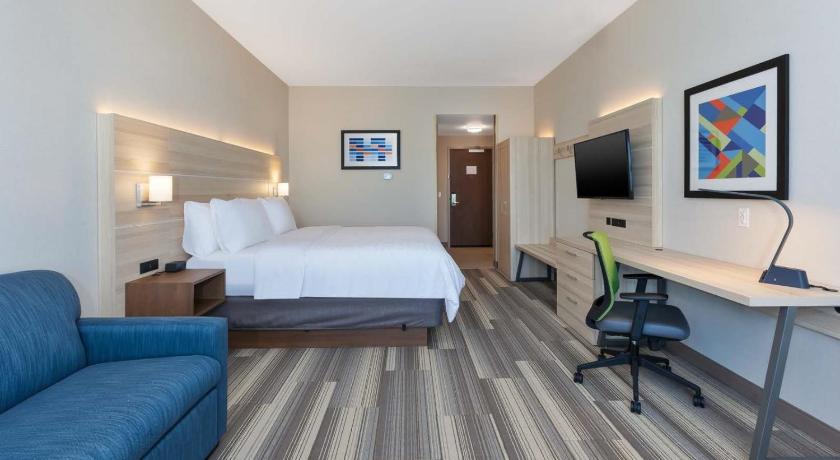 Holiday Inn Express and Suites Grand Rapids Airport- South