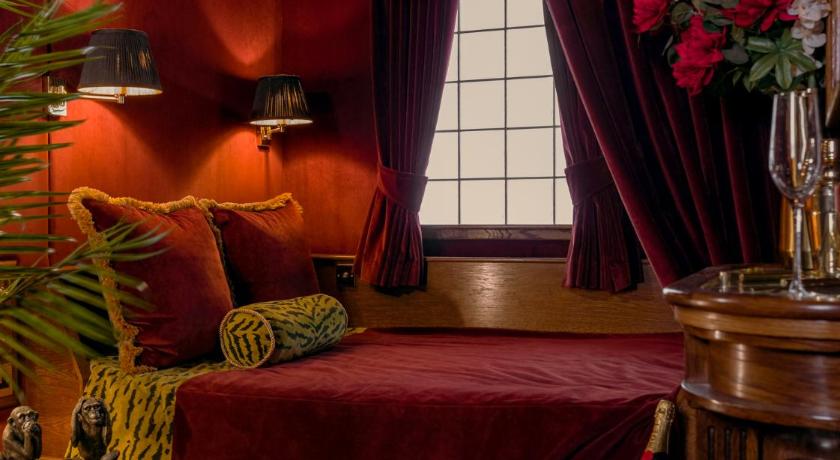 House of Gods Royal Mile — Hotel in Edinburgh