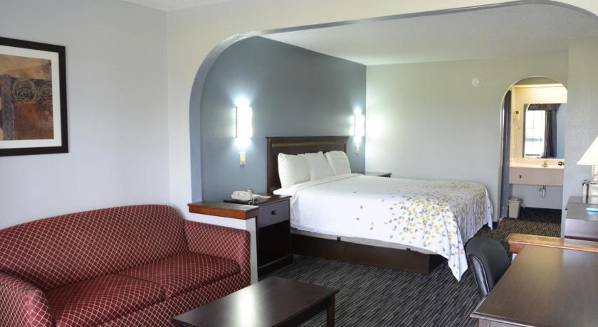 Gateway Inn and Suites Clarksville