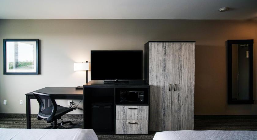 Image of 2 Queen Beds, Nonsmoking, Lake View 7