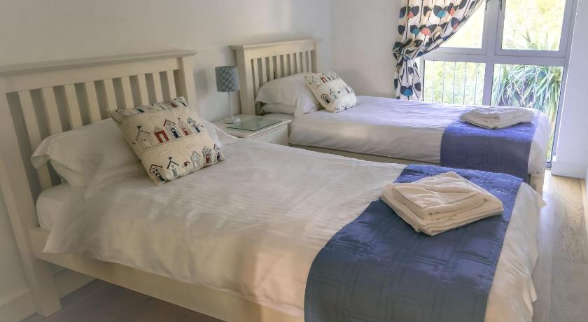 Porth Sands Beachfront Apartment photo