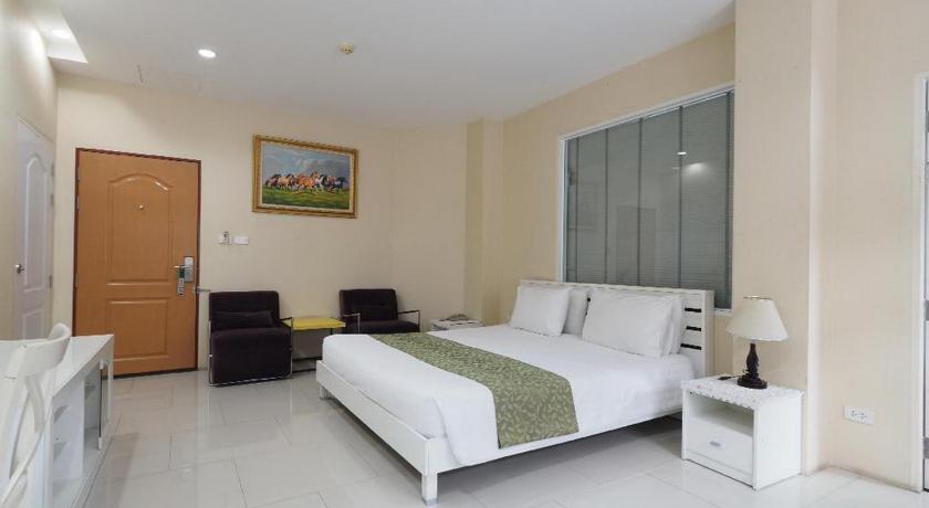 Chachoengsao V Verve Service Apartment Hotel 3-Star Hotel pool
