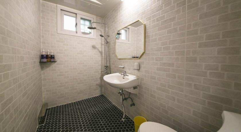 Image of Boutique Queen Room 2