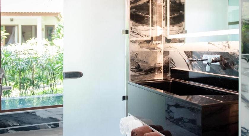 Image of Pool Suite 17