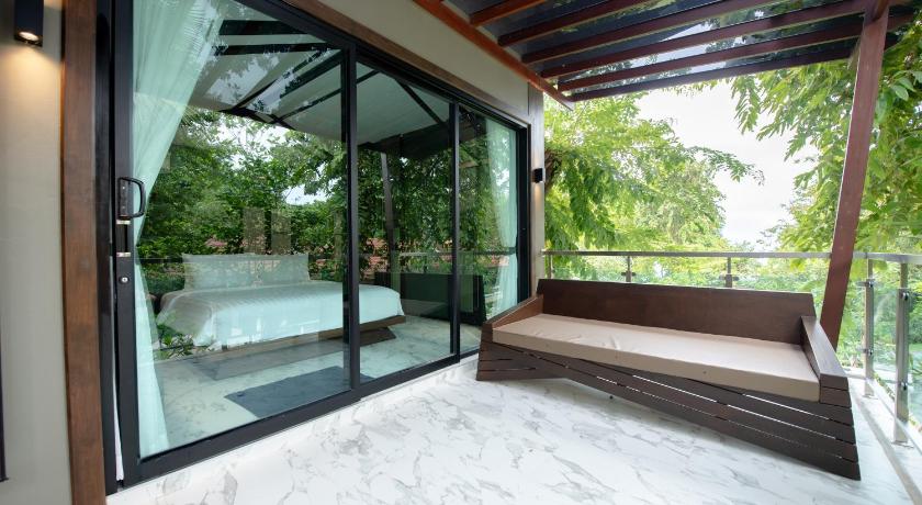 Image of Wooden Style Suite 1