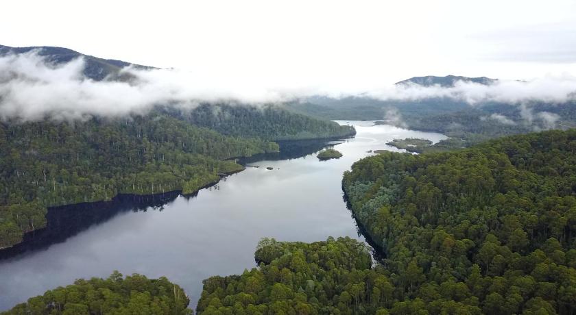 Tullah Lakeside Lodge photo