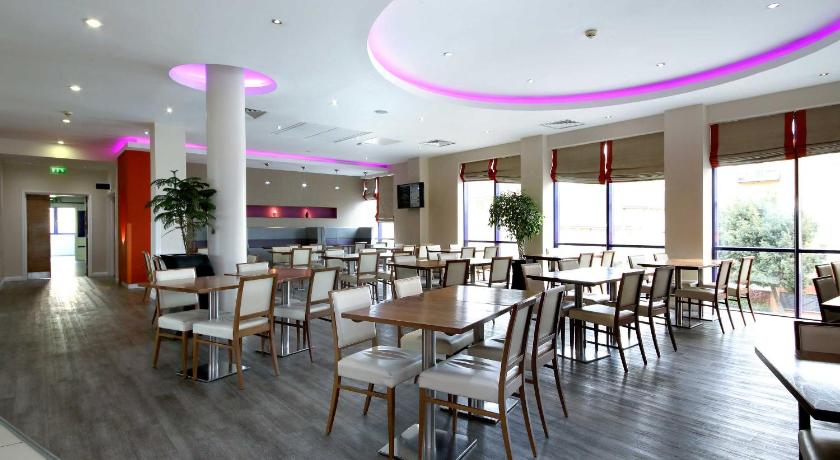 Holiday Inn Express London - Newbury Park