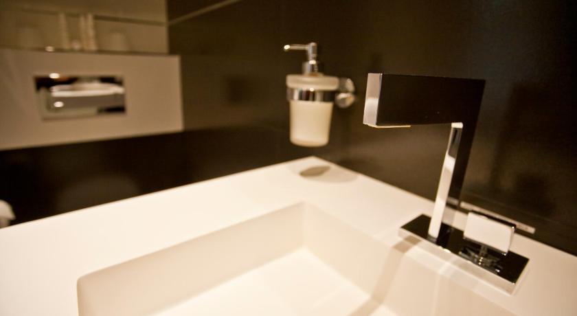 Image of Superior Double Queen Room 17