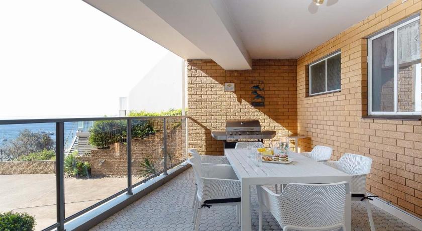 Kiah 8 stunning water views WI FI and Air Con photo