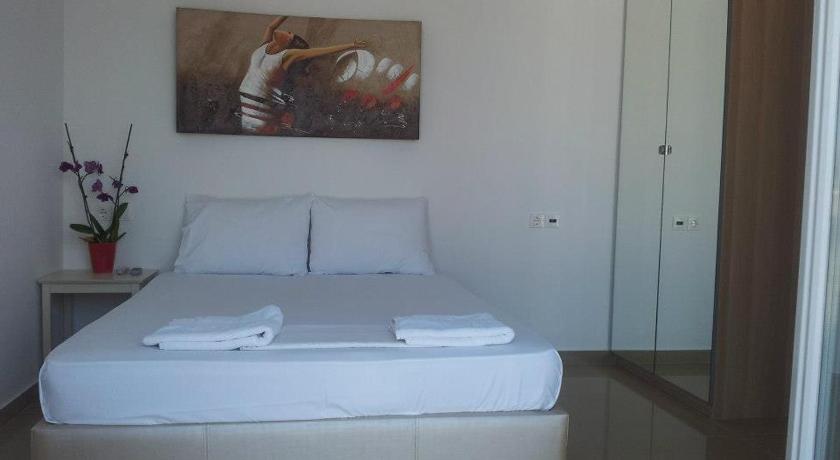 Harisis Apartments photo
