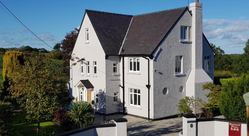 Wychwood House — Hotel in Tenby