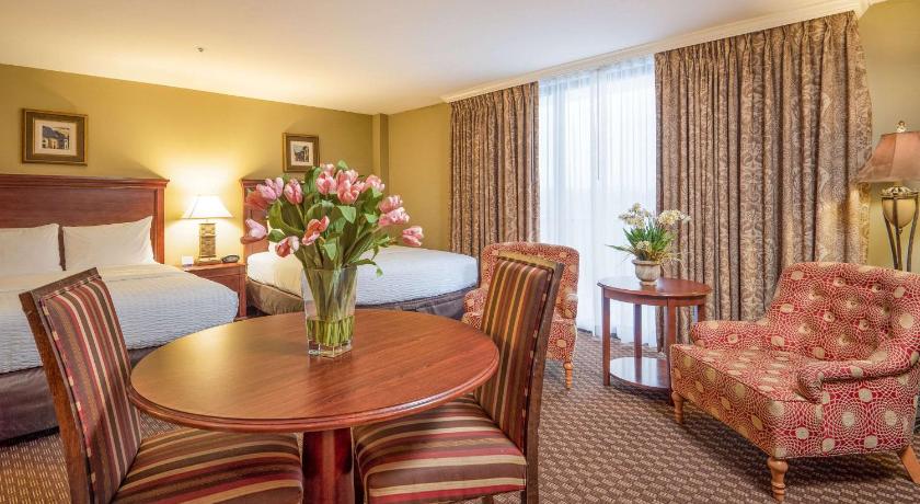 Clarion Collection Hotel Arlington Court Suites