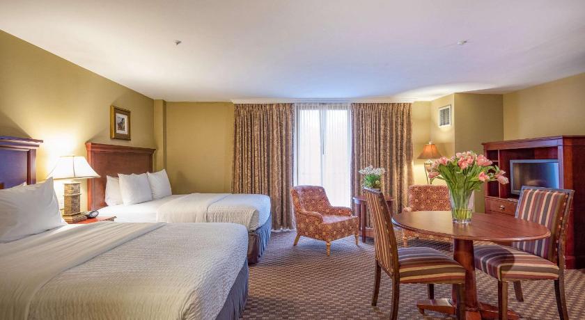 Clarion Collection Hotel Arlington Court Suites