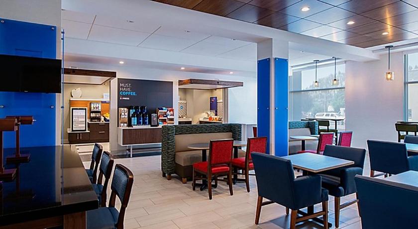 Holiday Inn Express & Suites Brandon